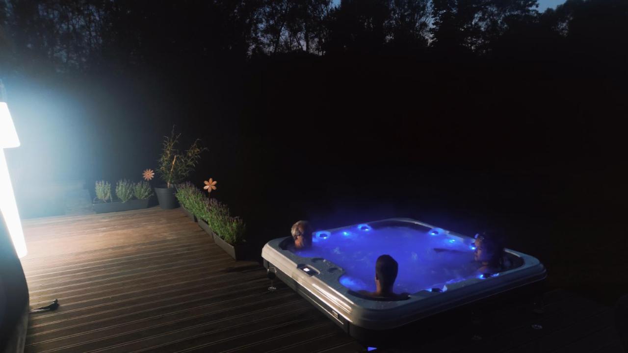 Villa Adurbuy Avec Jacuzzi المظهر الخارجي الصورة